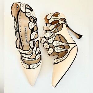 Manolo Blahnik Mystic White Black leather leaf pattern ankle booties EU 37